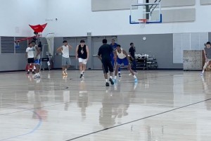 百家乐官网-76人助教在洛杉矶组织了训练赛，杨瀚森和郭昊文参与其中