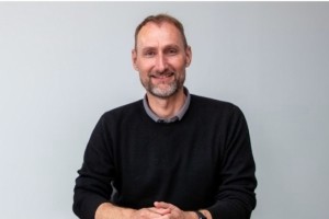 记者：拜仁青训主管约亨-绍尔与沙尔克谈判，赫内斯对青训不满意